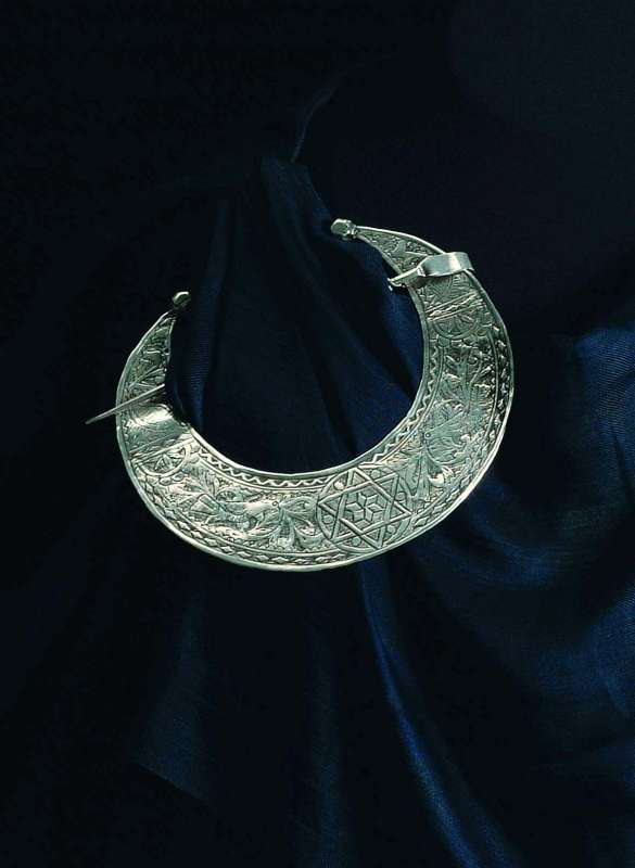 Fibula (<i>Khelal</i> - moon)